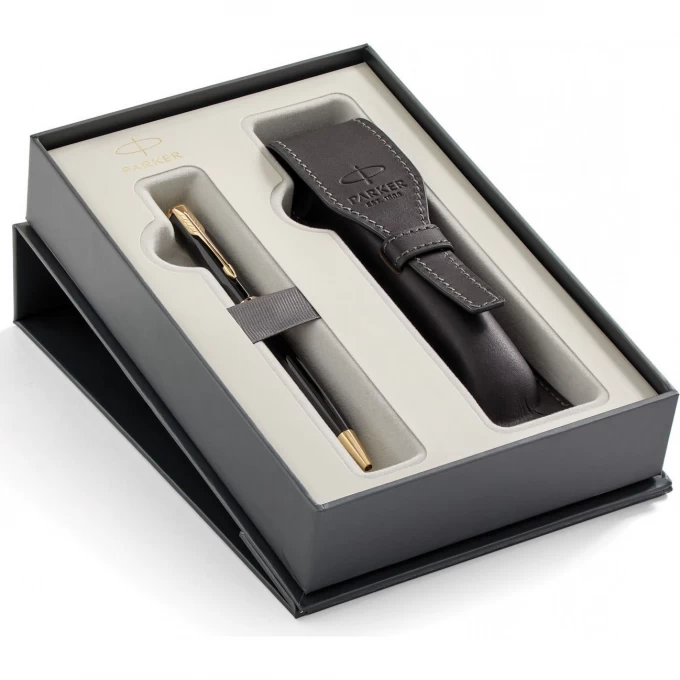 Подарочный набор PARKER: Шариковая ручка PARKER SONNET BLACK LACQUER GT + чехол из экокожи 2018972 Подарочный набор PARKER: Шариковая ручка PARKER SONNET BLACK LACQUER GT + чехол из экокожи 2018972